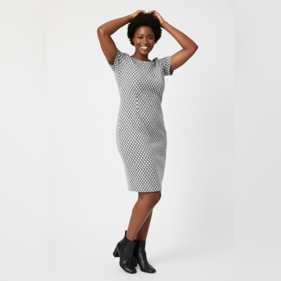 Calvin Klein Dresses & Skirts - 2/$20 Calvin Klein Black and White quilted geometric pattern Sheath Dress